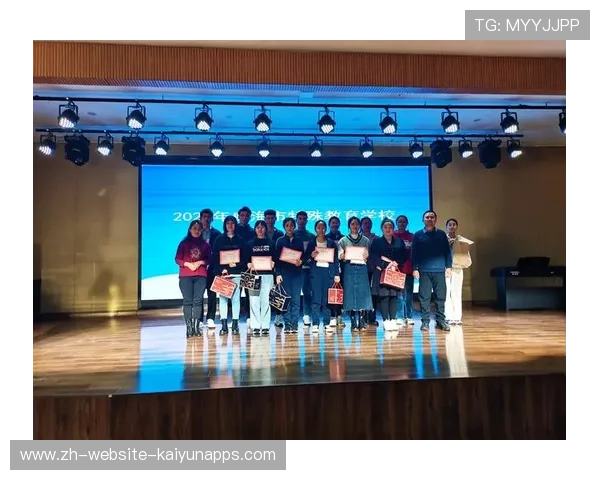 世界冠军到学校演讲，学生排长队争相聆听